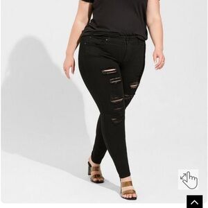 NWOT Torrid Bombshell Skinny Premium Stretch High-Rise Destructed Jean